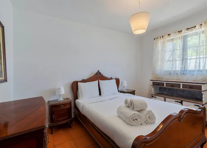 Pool House * Palmela